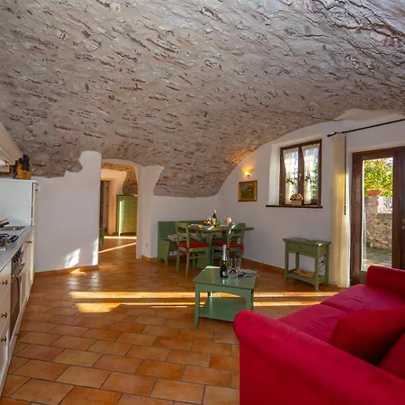 Liano Iris - Terrace & Parking Place - Happy Rentals